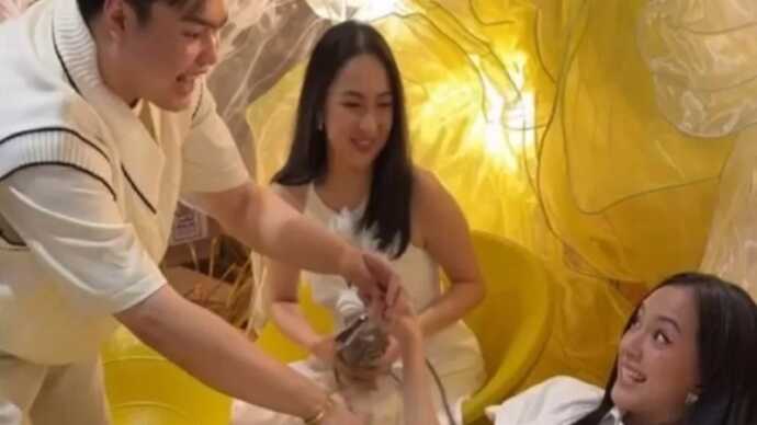 AA1G6MMy Agatha Terpesona oleh instalasi seni yang menyatukan teknologi dan aroma magis