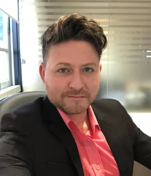 Padre Fábio de Melo é processado por gerente de cafeteria e diz que a internet é coisa ‘do diabo’