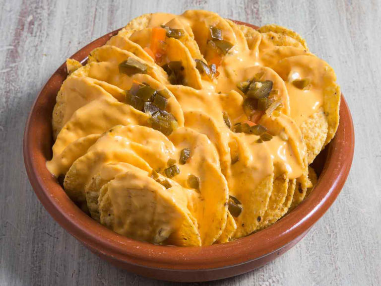¿Quién inventó los nachos? Un platillo que sí es mexicano. FOTO: Canva