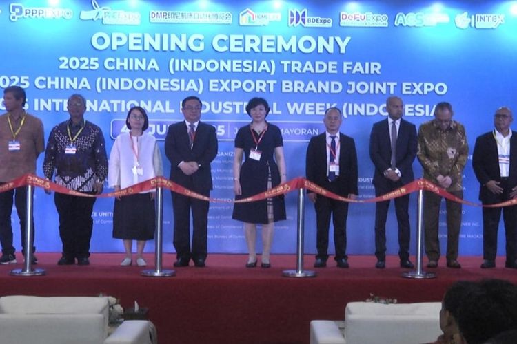AA1G7osD Pameran Hibrida Pertama yang Didukung Teknologi AI, IIW Indonesia 2025 di Jiexpo Kemayoran Resmi Dibuka