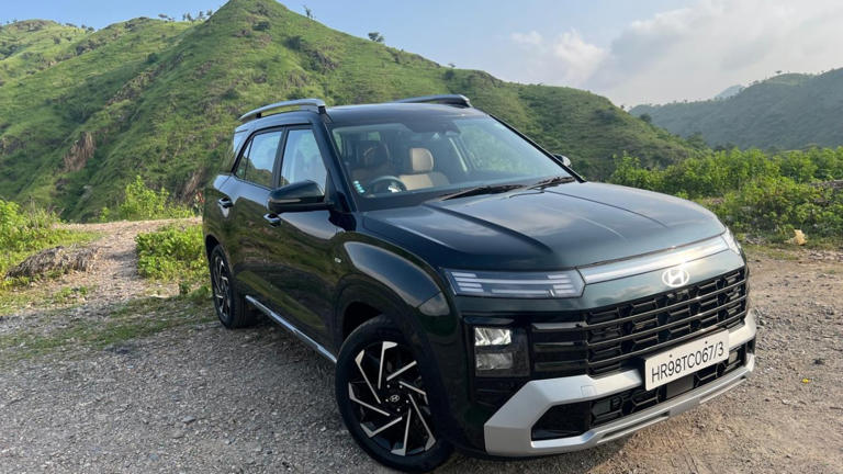 Hyundai Alcazar Diesel Corporate Variant With Panoramic Sunroof- Worth ...