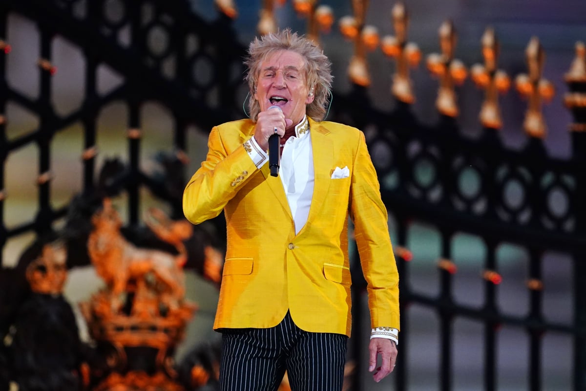 Rod Stewart cancels second Las Vegas gig in a week due to illness
