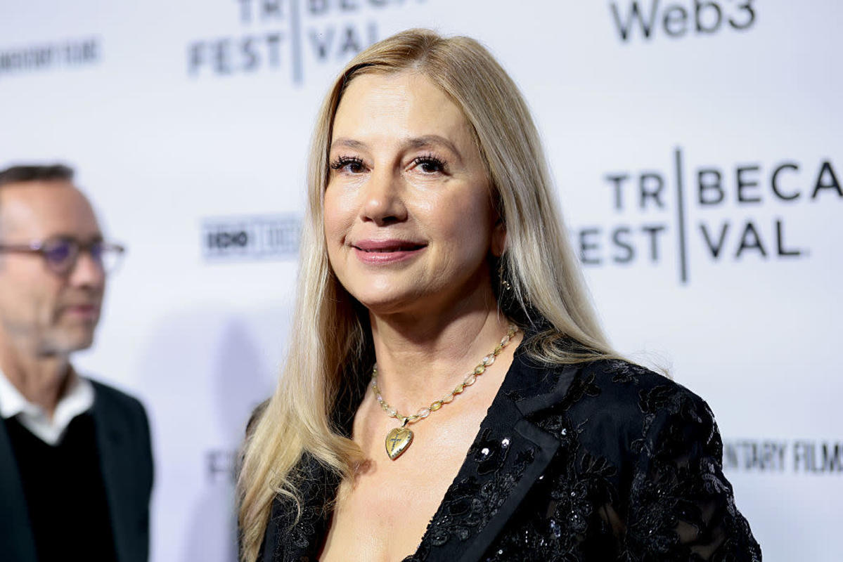 Mira Sorvino, 57, Lights Up Red Carpet in ‘Absolutely Stunning’ Sheer
