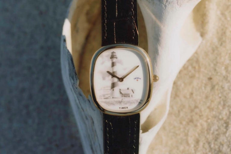 NOAH TIMEX 腕時計 ノア×タイメックスのコラボ腕時計、AMは太陽・PMは月の絵柄に