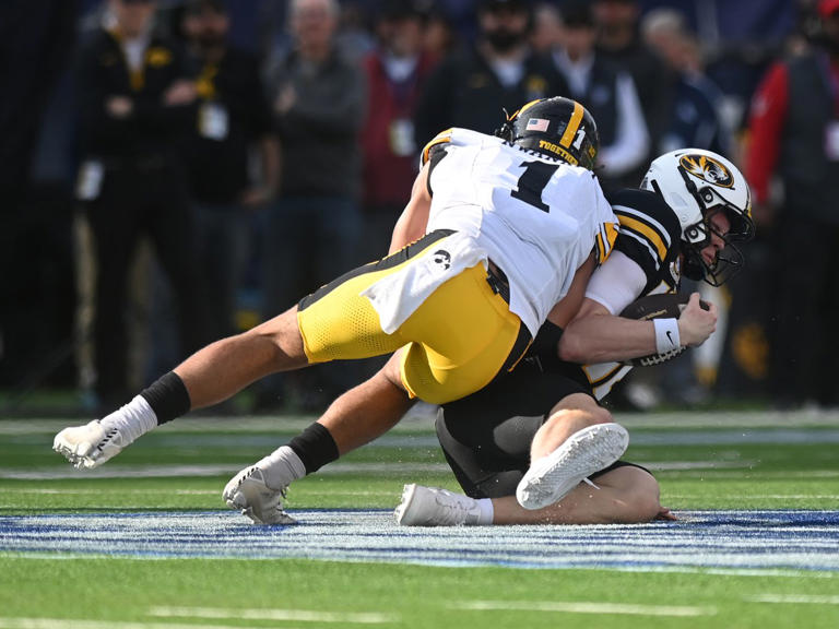 big-ten-football-preseason-2025-rankings-from-oregon-to-purdue