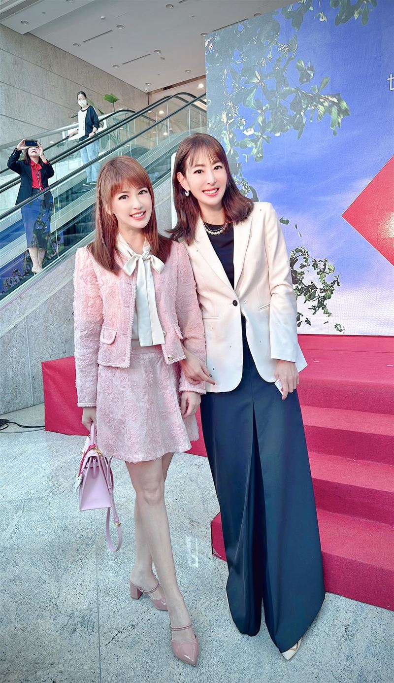 陳海茵合照賈永婕。（圖／翻攝自陳海茵臉書）