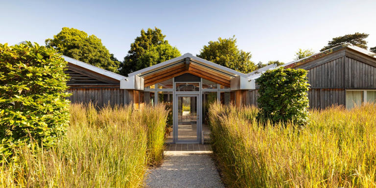 This Victorian Walled Garden Springs to Life With Native Plantings and ...