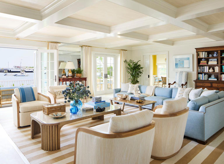 This Nantucket Manse's Shades of Blue, Yellow, and Red Offer an Instant ...