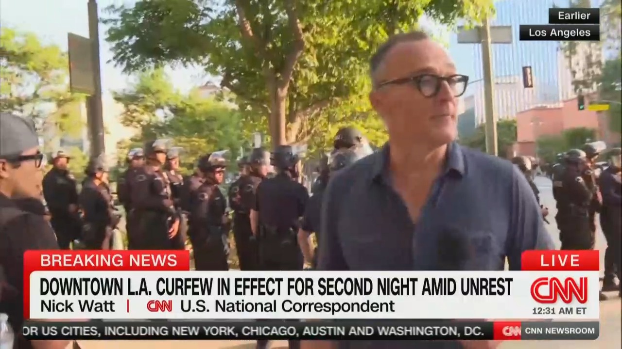Cnn Reporter Fumes As Lapd Pushes News Crew Away From Protest S Front Line