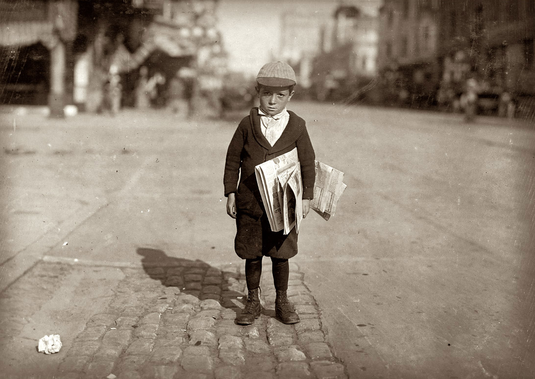20 Vintage Photos Of Paperboys In The 1900s