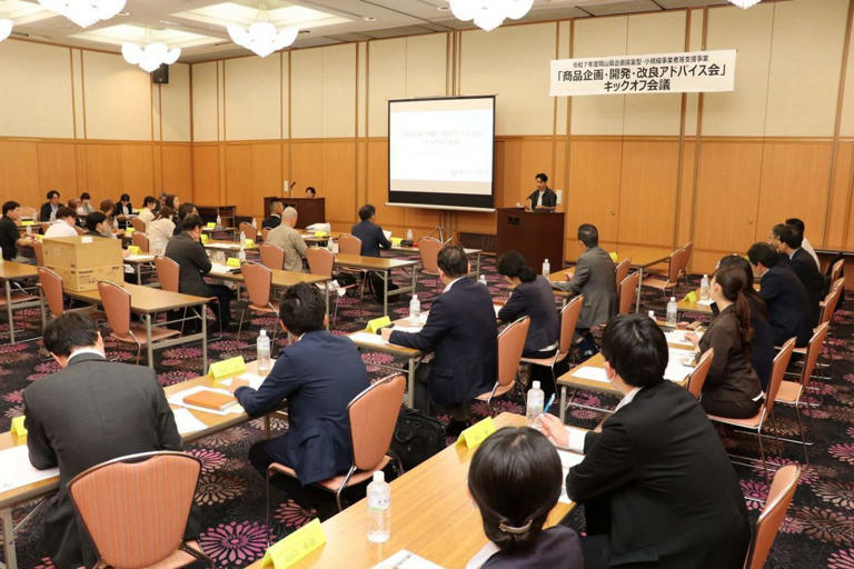 商品開発や販路拡大への意気込みを語る参加事業者