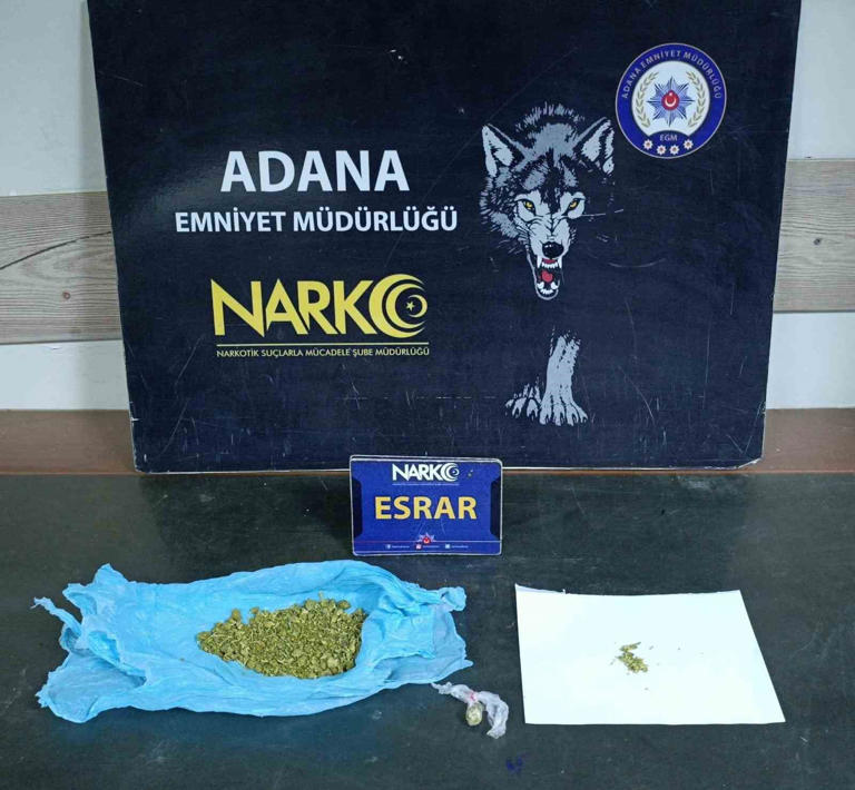 ADANA POLİSİ, SOKAK SATICILARINA YÖNELİK DÜZENLEDİĞİ OPERASYONLARLA UYUŞTURUCUYA GEÇİT VERMEDİ. NARKOTİK EKİPLERİNİN TİTİZ ÇALIŞMASI SONUCU 7 ŞÜPHELİ YAKALANIRKEN, YAPILAN ARAMALARDA BİNLERCE UYUŞTURUCU HAP VE ÇEŞİTLİ UYUŞTURUCU MADDELER ELE GEÇİRİLDİ.