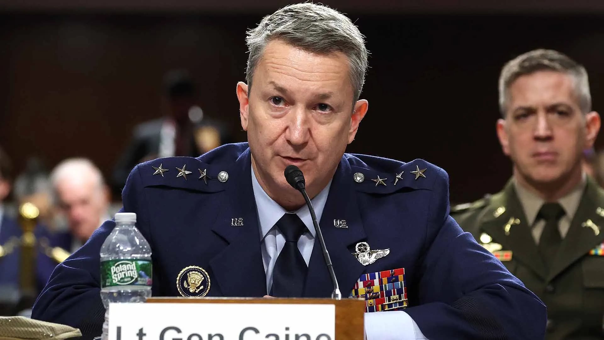 El oficial de mayor rango del Ejército de Estados Unidos visita por ...