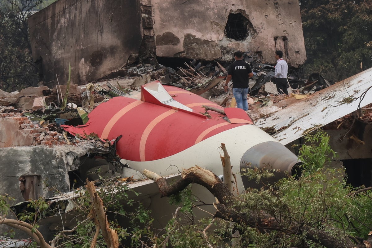 She said she'd return': Final moments of pilots and crew who went down with  doomed Air India flight