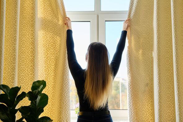 Households in England urged to close windows on Tuesday and Wednesday