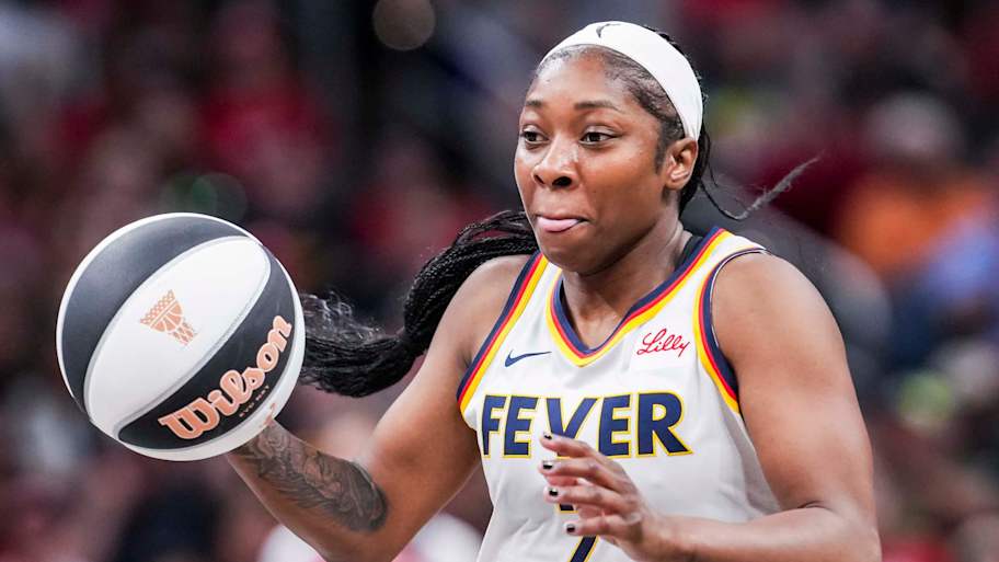 Indiana Fever guard Aari McDonald (2) takes the ball to the basket Tuesday, June 3, 2025, during a game between the Indiana Fever and the Washington Mystics at Gainbridge Fieldhouse in Indianapolis. | Grace Smith/IndyStar / USA TODAY NETWORK via Imagn Images
