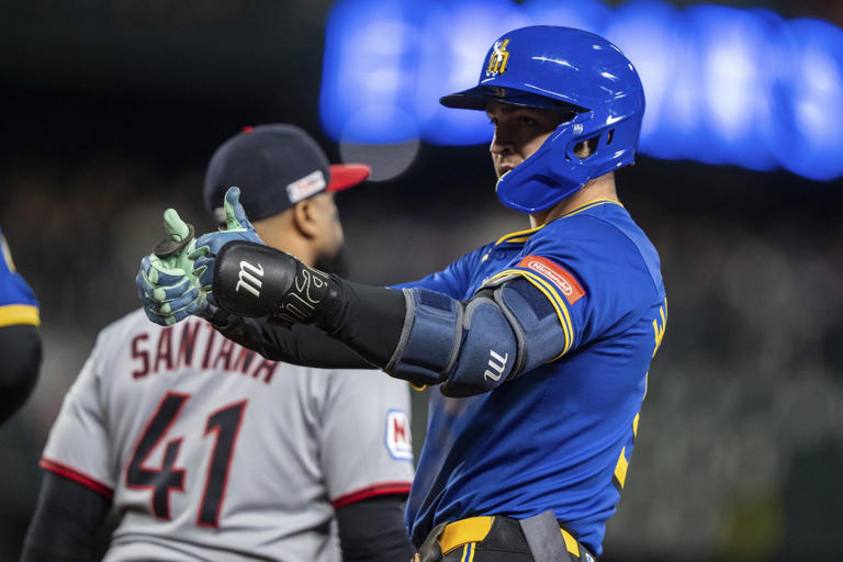 Canzone s two run single helps Mariners beat Guardians 7 2 to get back