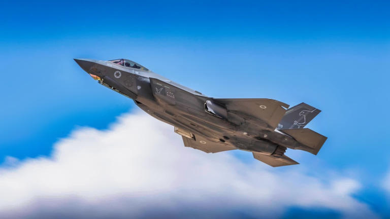 Canada and Mexico On Alert: What You Need To Know About Nuclear Weapons On The Border