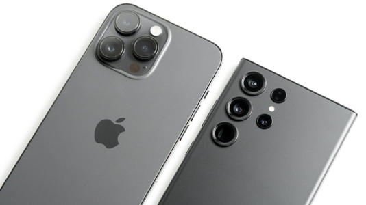 iPhone and Samsung Galaxy side by side