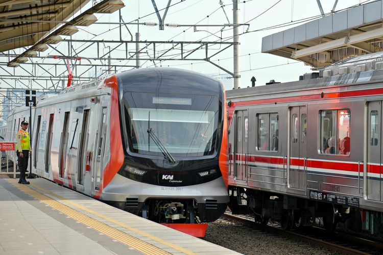 Jalur tergenang, perjalanan KRL Angke–Kampung Bandan terganggu