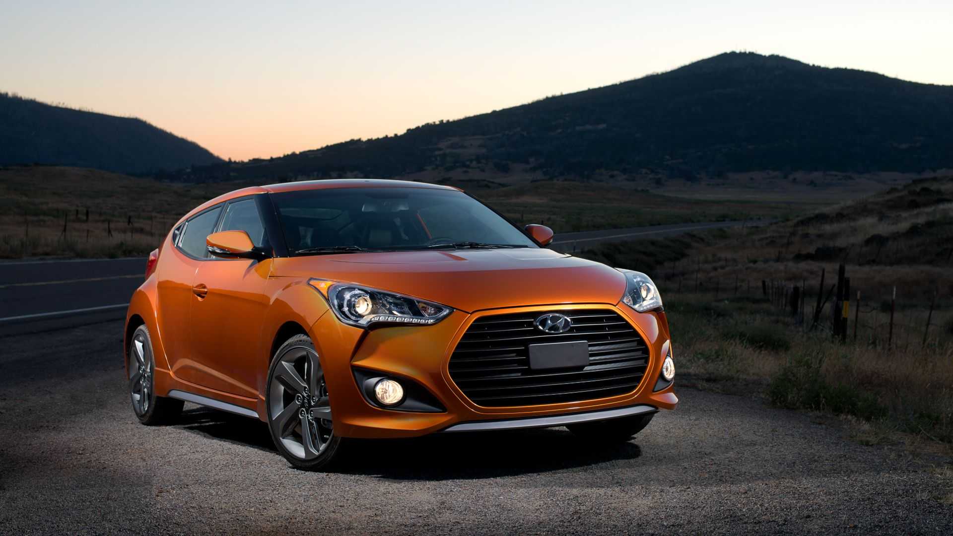 2013 Hyundai Veloster Turbo front quarter