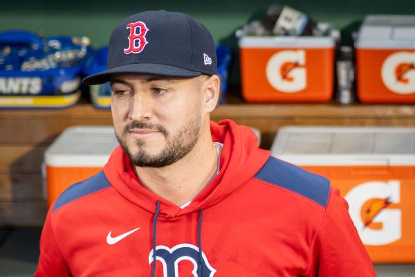 Reds acquire Brian Van Belle from Red Sox for cash considerations