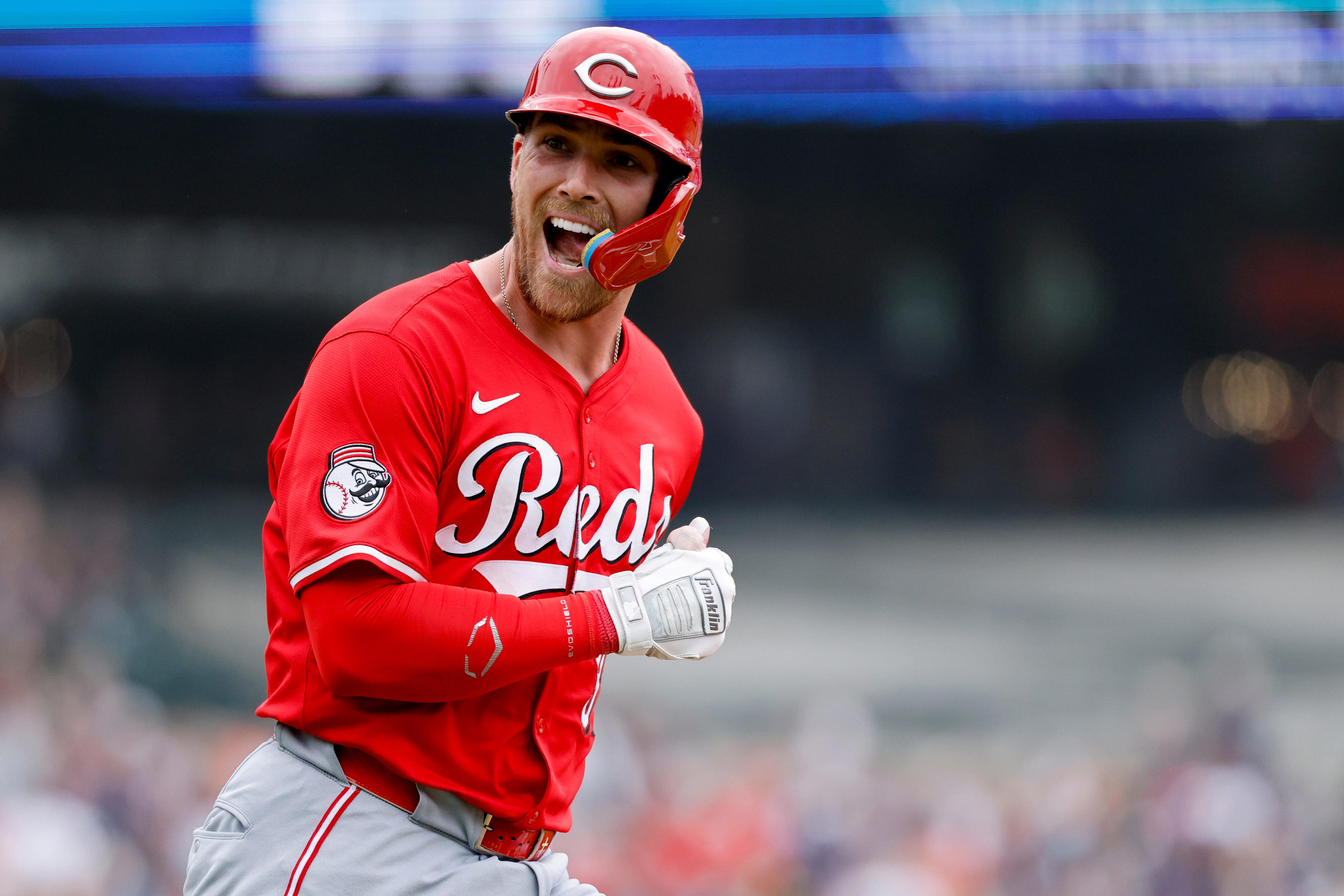 Cincinnati Reds rout MLB-best Detroit Tigers, even series