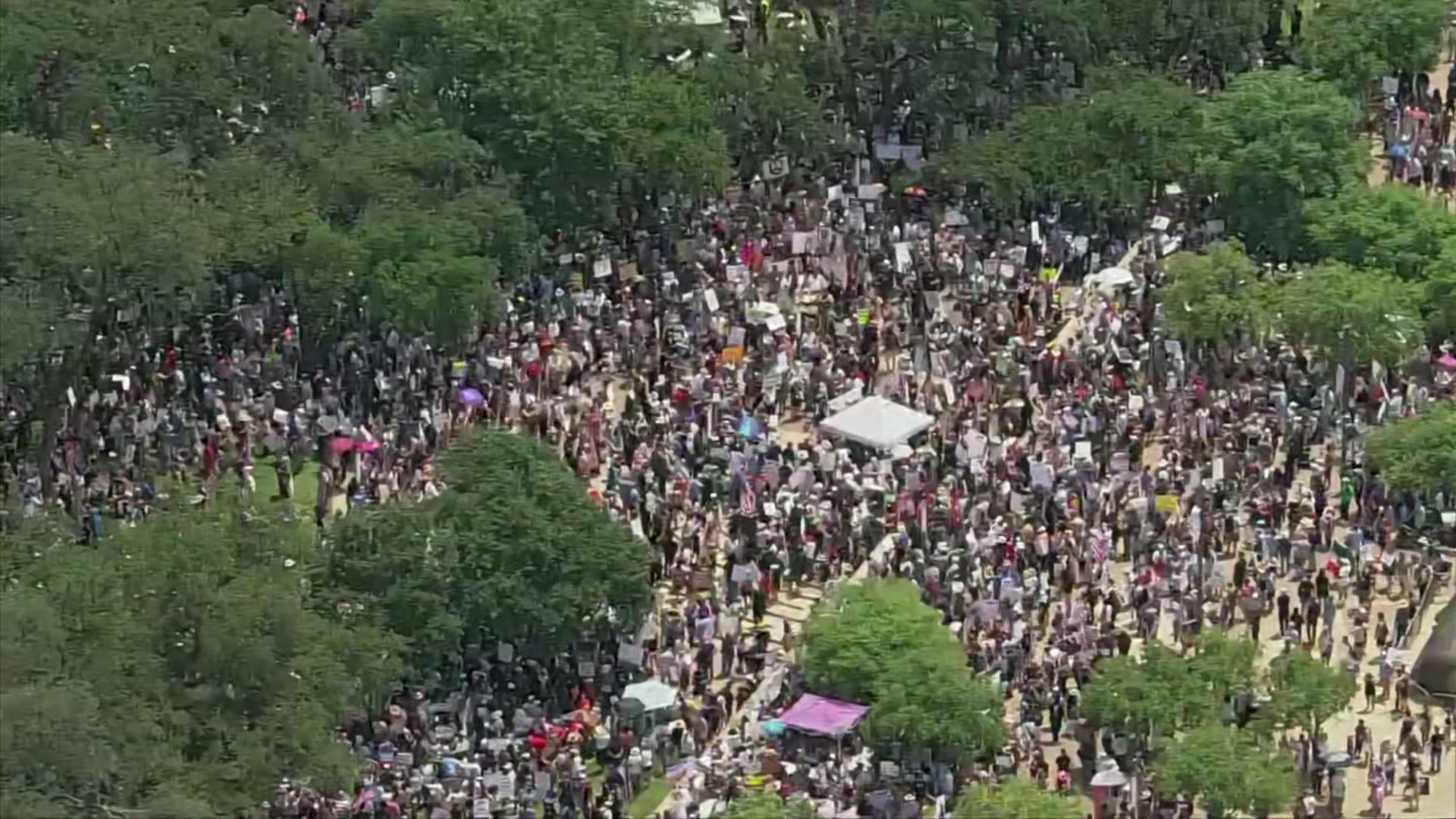 'No Kings' protest draws thousands to Downtown Dallas
