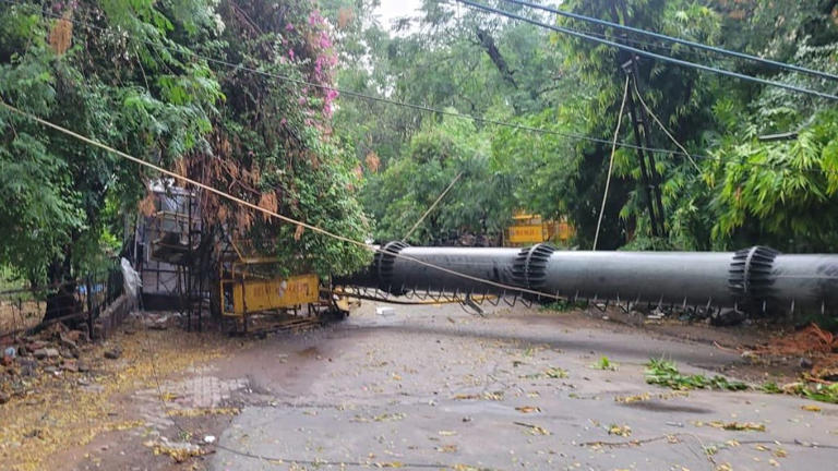 100-Foot Mobile Tower Collapses In Delhi's Safdarjung Enclave, No Injuries Reported