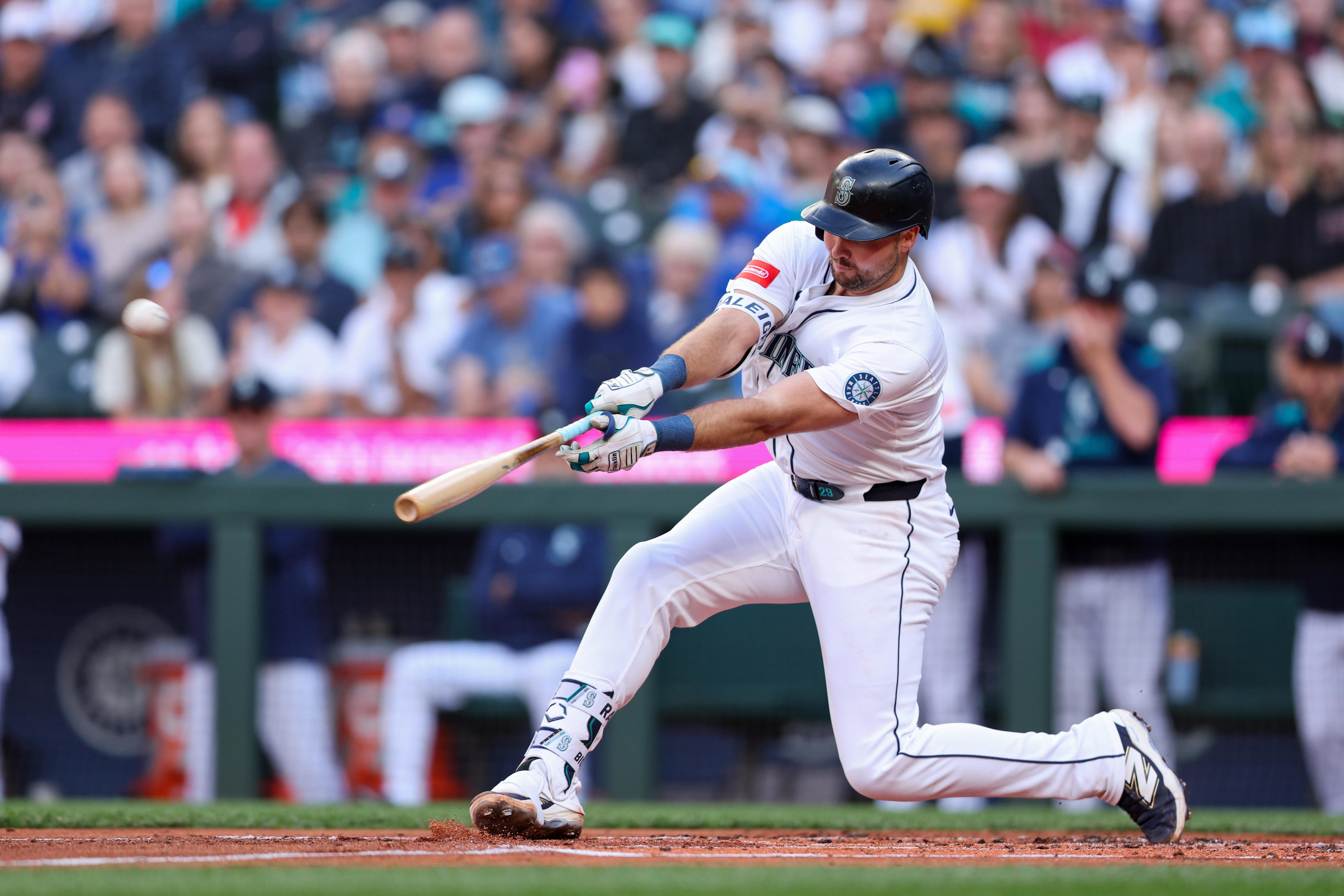 Cal Raleigh hits two home runs in Mariners' victory against Pittsburgh