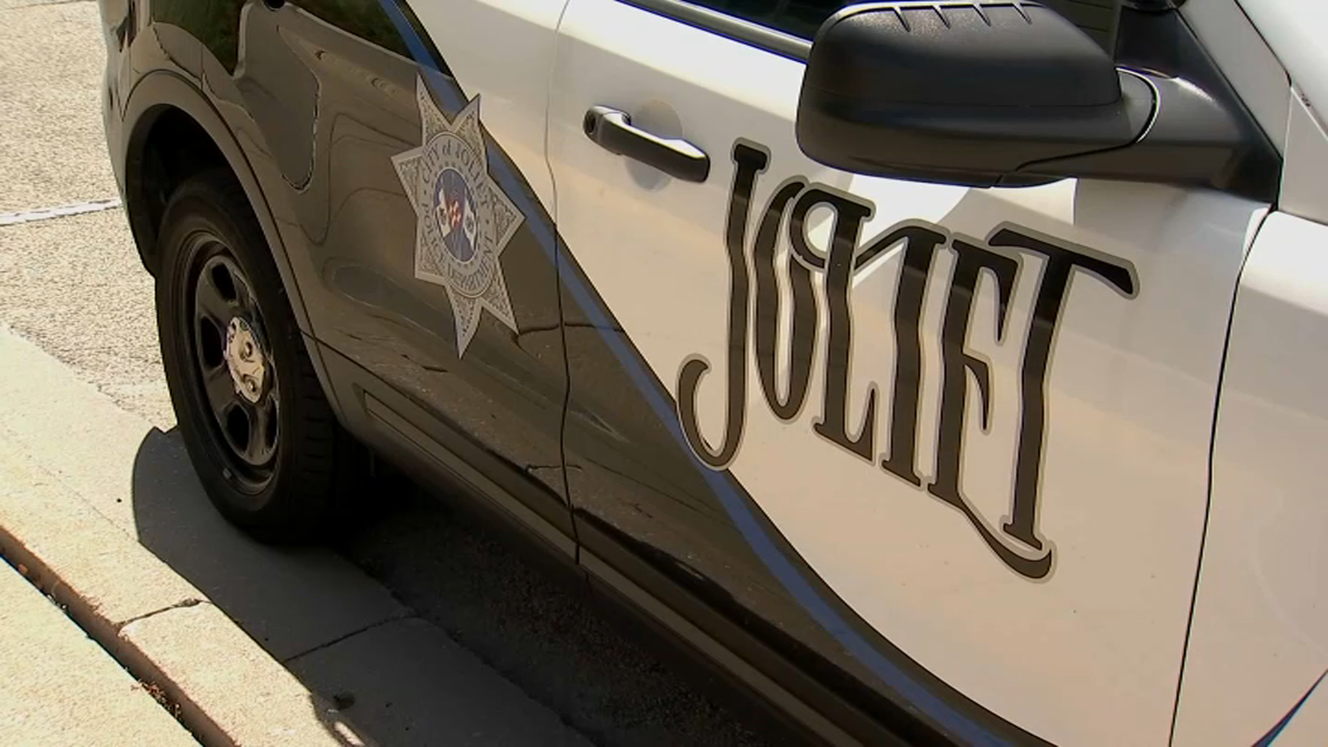 Joliet crash leaves man dead, 2 others critically injured