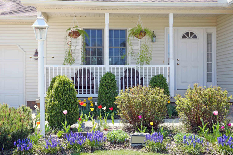 How to clean vinyl siding and keep your home's exterior looking like new