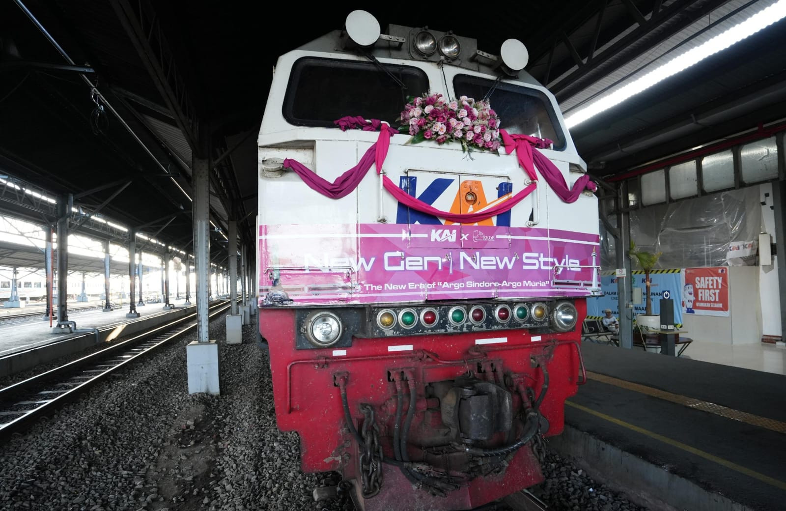 Lokomotif Argo Sindoro Dihias Khusus Sambut Era Baru Kereta Eksekutif