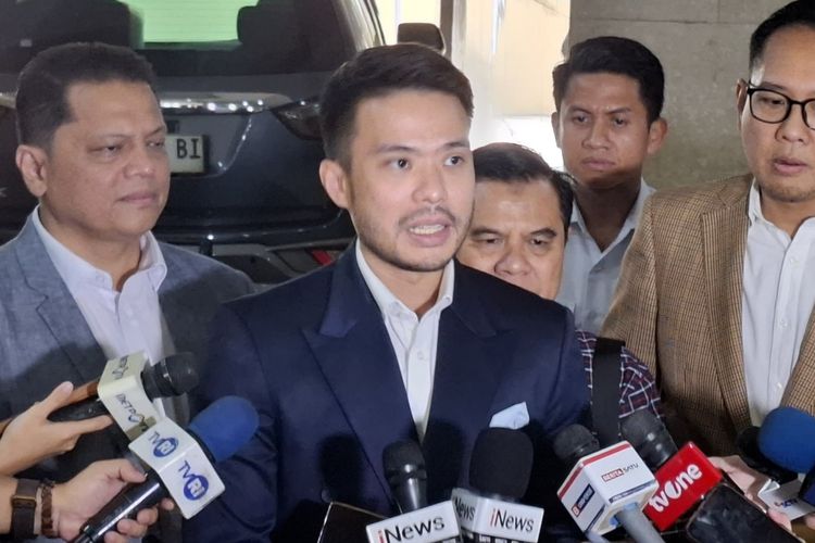 Pengacara Presiden ke-7 RI Joko Widodo (Jokowi), Yakup Hasibuan saat ditemui di Lobi Bareskrim Polri, Jakarta, Jumat (9/5/2025).