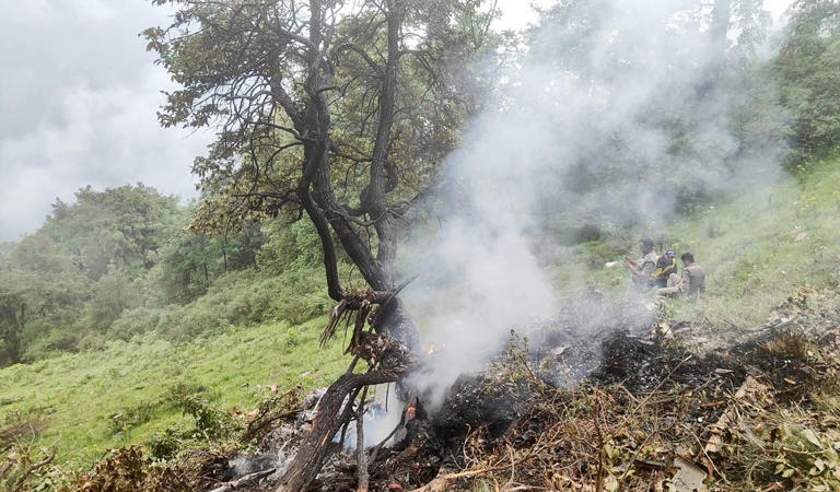 Helicóptero com peregrinos hindus cai e mata sete pessoas na Índia