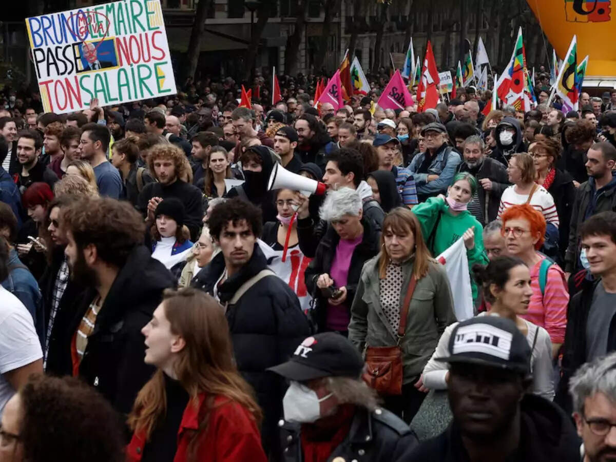 Protesters in Europe march against over-tourism, target tourists with ...