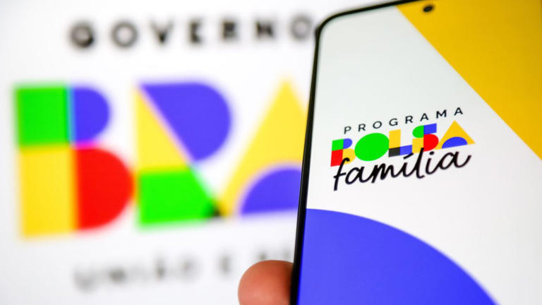 Com reajuste, Bolsa Família chegará a 48% do salário mínimo, diz economista