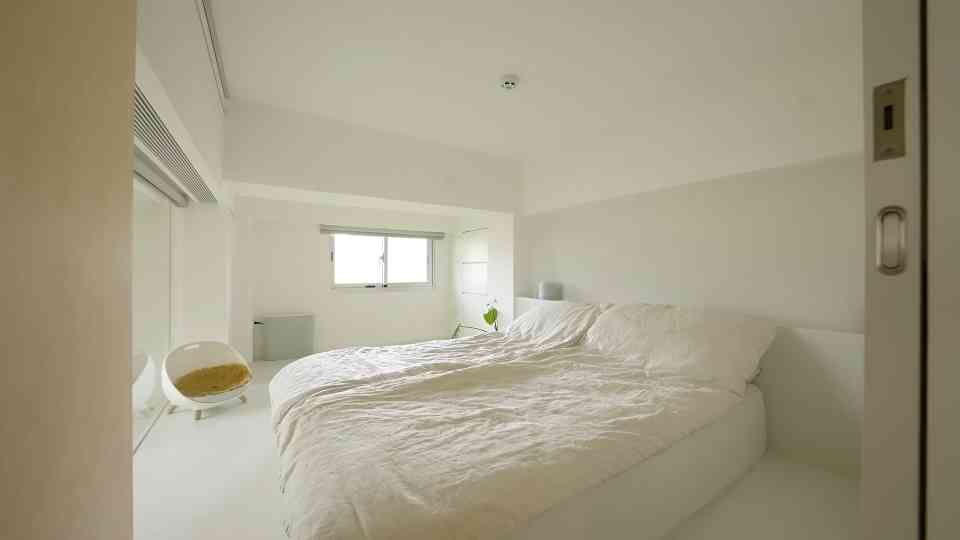 Bright, minimalist mezzanine apartment, Taiwan 70sqm/753sqft