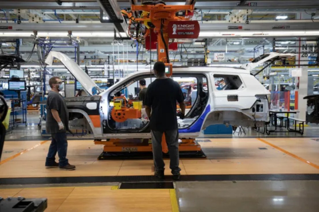 Manufacturing output plummets at fastest pace since pandemic