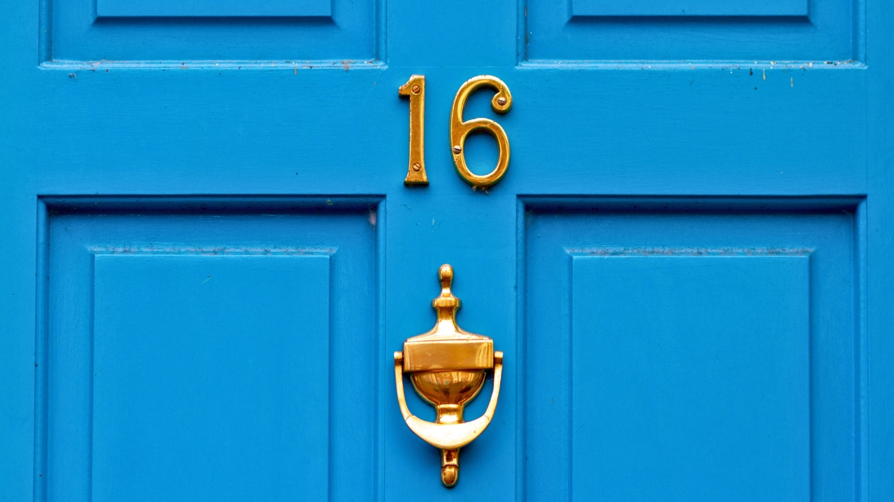 10 Things Guests Notice the Second They Pull Up