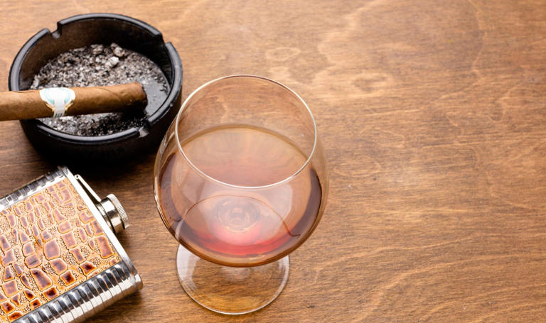 El vino es parte del Grupo 1 de sustancias cancerígenas, junto con el tabaco y el amianto. Foto: Freepik
