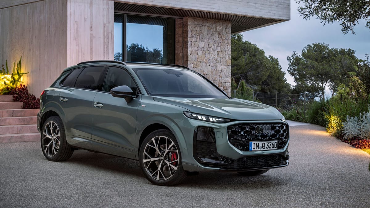 Angespitzt: Beim neuen Audi Q3 fallen zuerst die sehr schmalen Scheinwerfer auf. (Quelle: Audi)