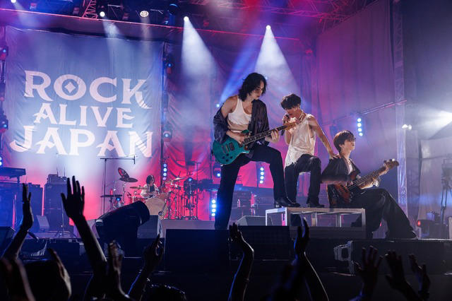 佐藤健＆宮崎優＆町田啓太＆志尊淳、バンドの場面写真公開「