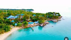 Nikmati deburan ombak dan sunset di 5 hotel tepi pantai Sungailiat yang paling populer, yuk liburan!