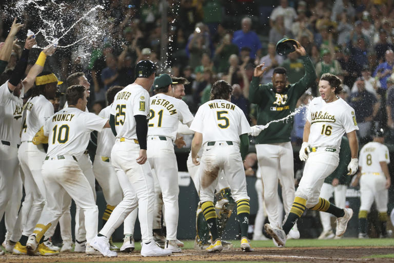 Nick Kurtz homers in 9th inning for second straight day to give