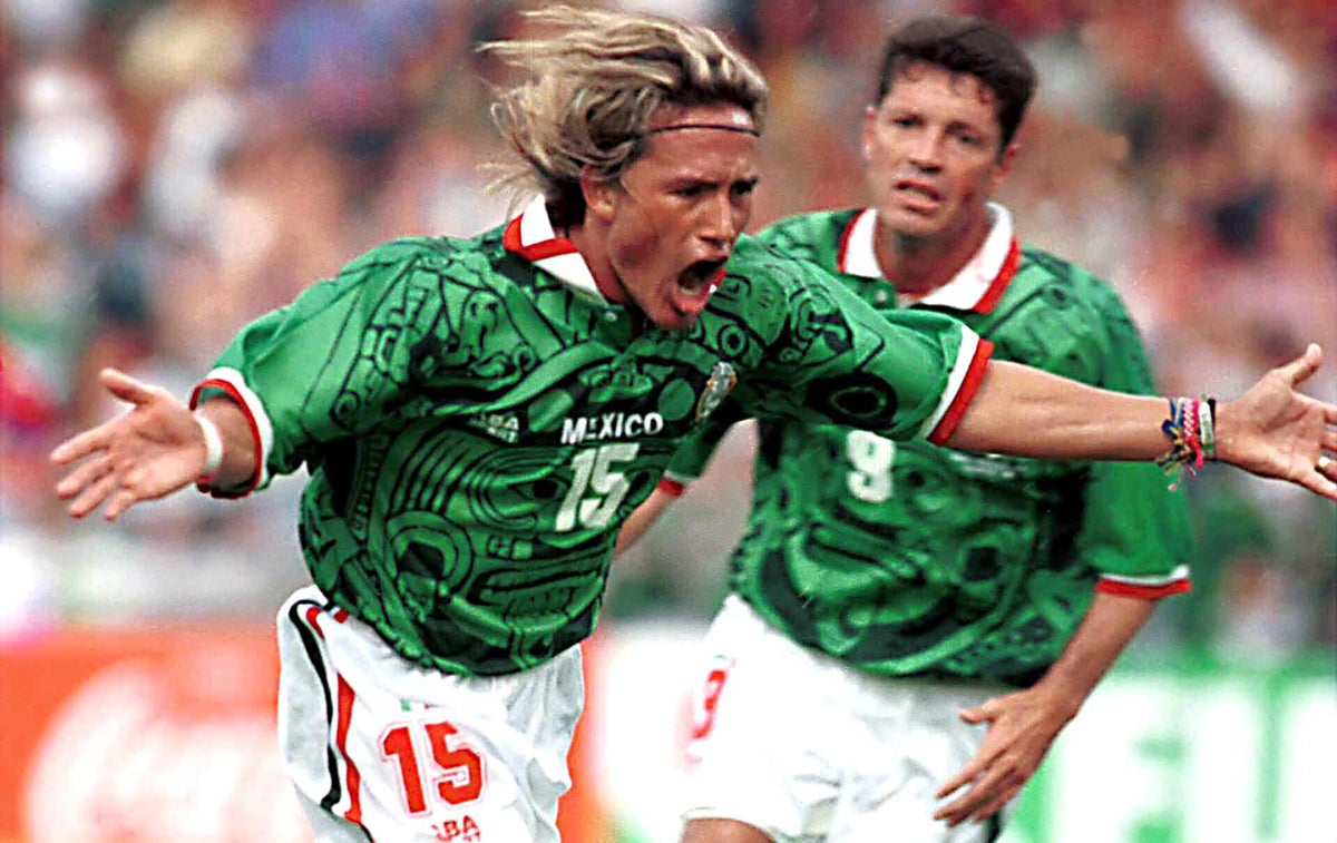 Luis Hernández celebra gol en Francia 98 I MEXSPORT