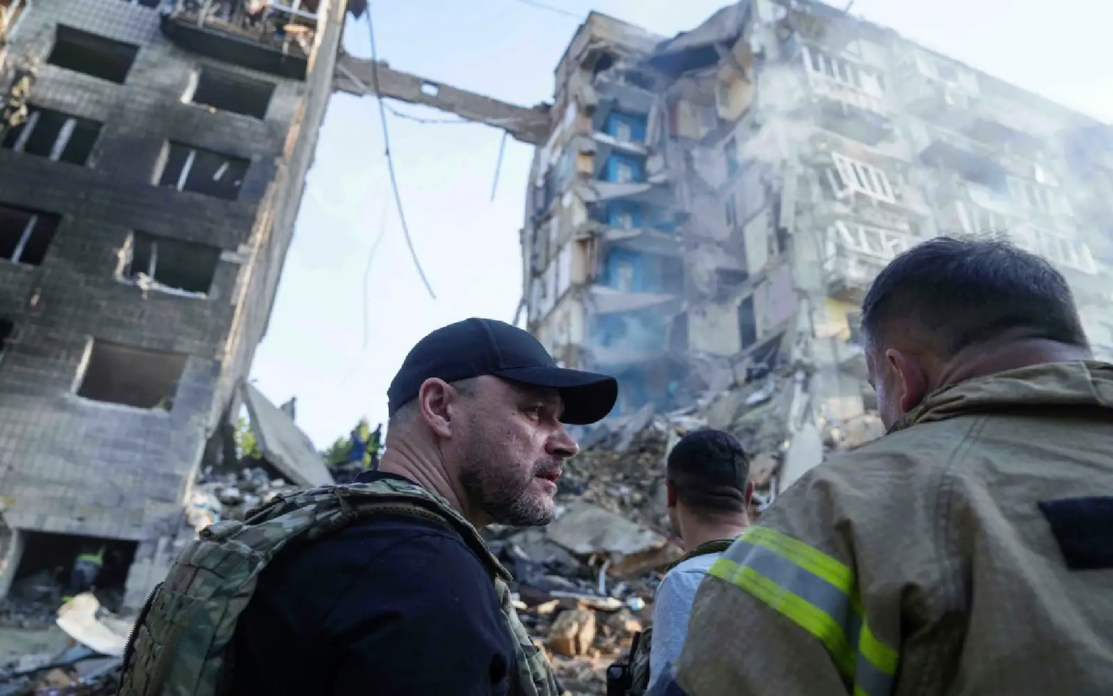 Ukraine says Russian strikes kill 3
