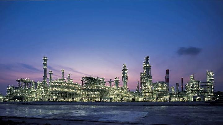 Chandra Asri Dapat Rp 12,5 Triliun dari KKR untuk Beli SPBU Esso Singapura