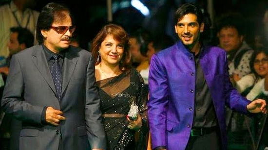 Zayed Khan recalls his family going through financial crisis after dad Sanjay Khan suffered third degree burns.