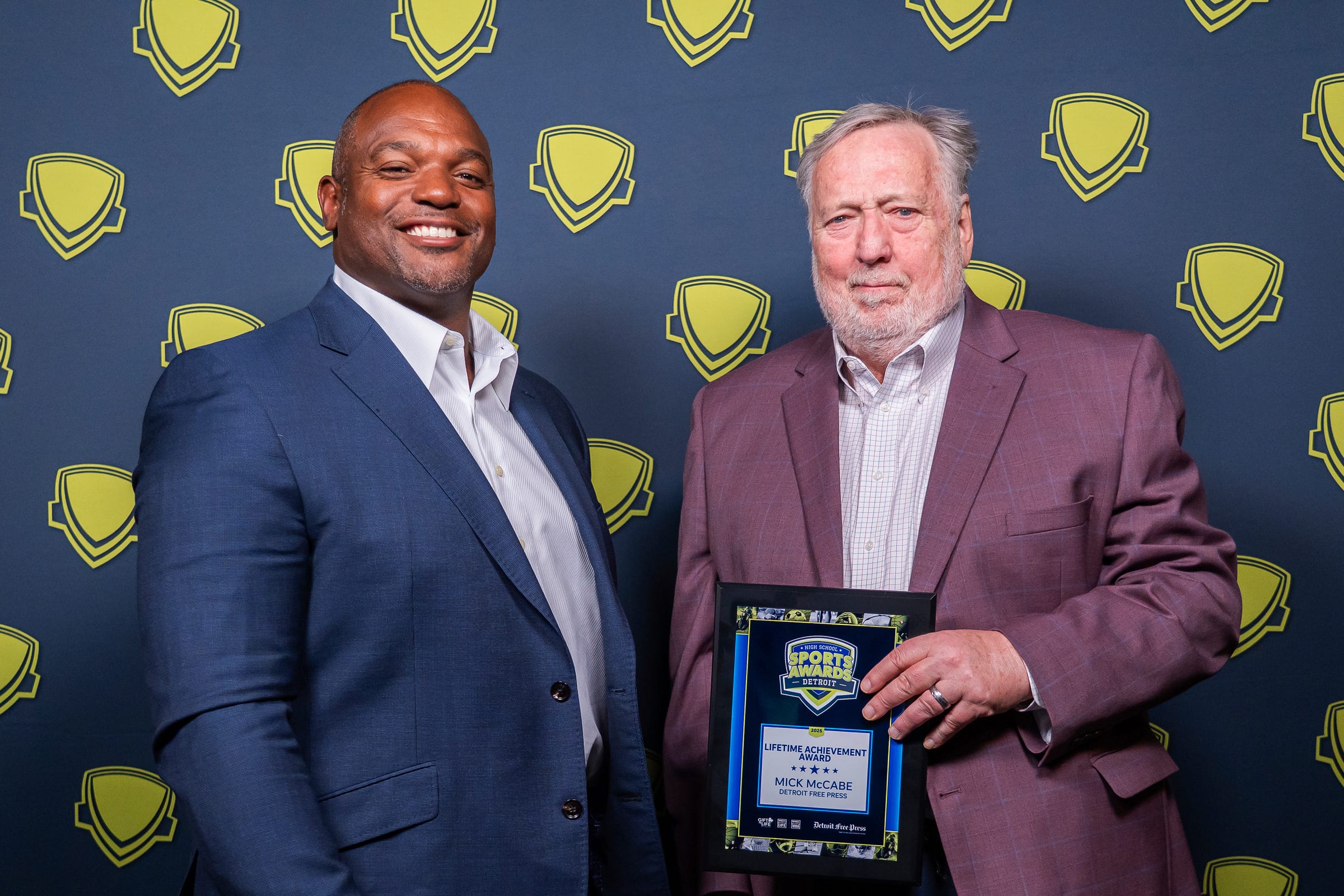 AA1GTxli Don't Miss the Top Stars: All 2024-25 Detroit High School Sports Award Winners Revealed